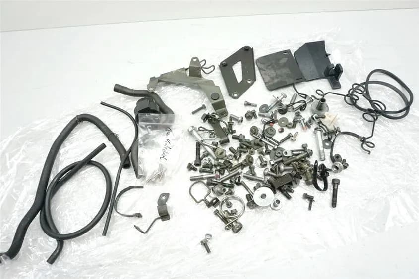 SUZUKI DL 650 V-STROM WVB1 SCHRAUBEN & KLEINTEILE