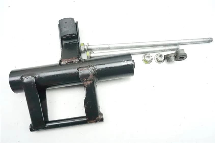 APRILIA SCARABEO 50 ZD4SC HALTERUNG MOTOR ACHSE BOLZEN SCHRAUBEN