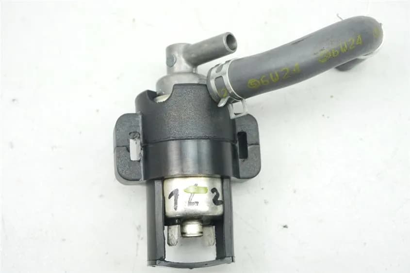 KAWASAKI VN 1600 CLASSIC TOURER VNT60A SEKUNDÄRLUFTVENTIL REGELVENTIL 1+2