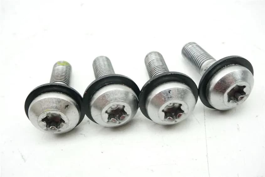 YAMAHA YZF R1 RN22 RN221 SCHRAUBEN HECKRAHMEN SCREWS