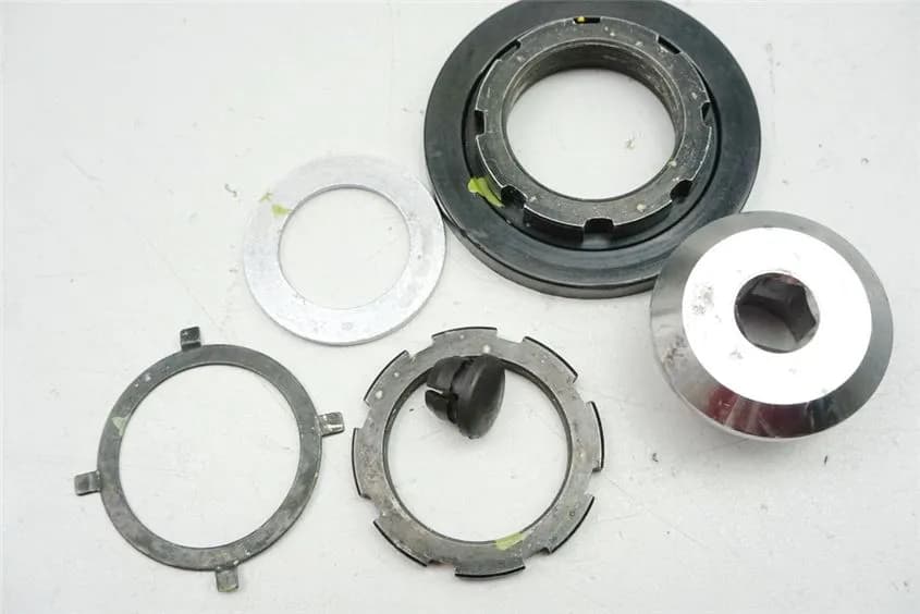 KAWASAKI VERSYS 650 ABS LE650E SCHRAUBE LENKKOPF MUTTER SICHERUNG GABELBRÜCKE