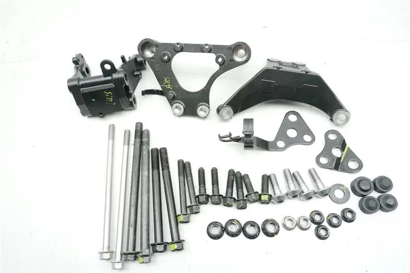 YAMAHA MT01 RP18 MOTORHALTER HALTERUNG MOTOR ACHSE BOLZEN SCHRAUBEN