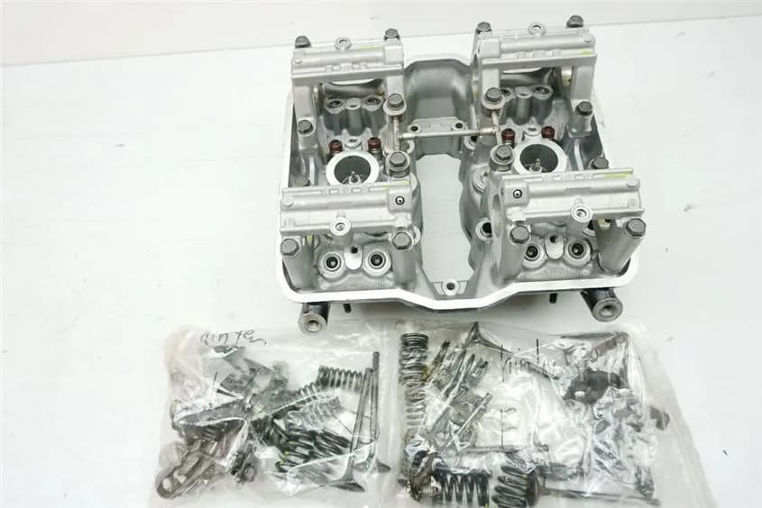HONDA VFR 750 RC24 / 1 ZYLINDERKOPF HINTEN VENTILE CYLINDER HEAD