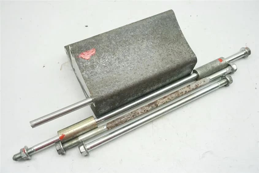 HONDA FJS 600 PF01 SILVER WING HALTERUNG HALTER MOTOR ACHSE BOLZEN