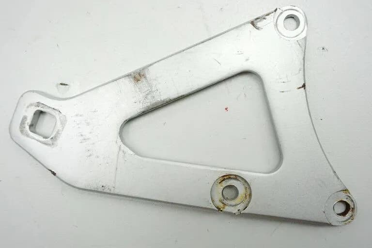 SUZUKI RG 80 GAMMA NC11A FUßRASTENTRÄGER FAHRER LINKS HALTER FUßRASTE