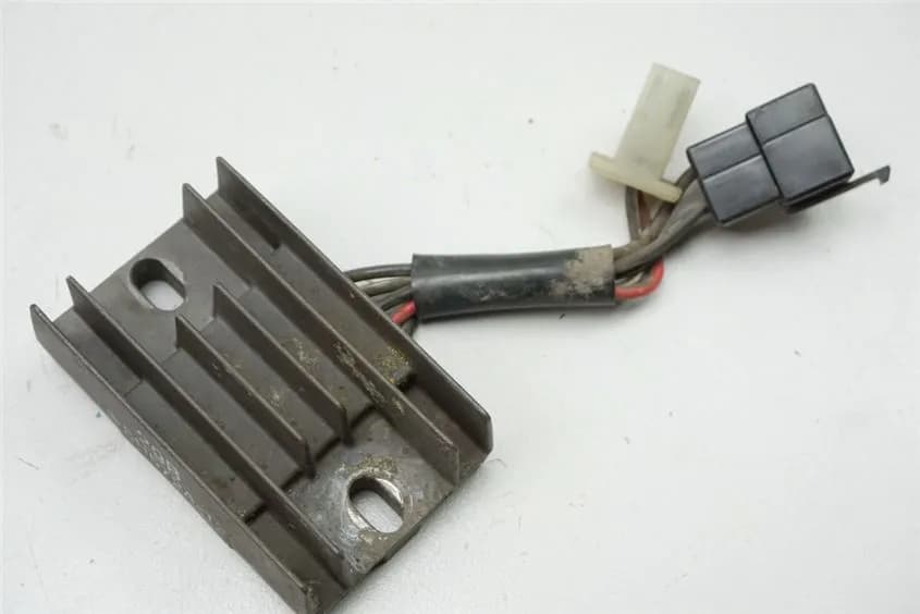 SUZUKI GZ 125 MARAUDER LADEREGLER REGLER GLEICHRICHTER