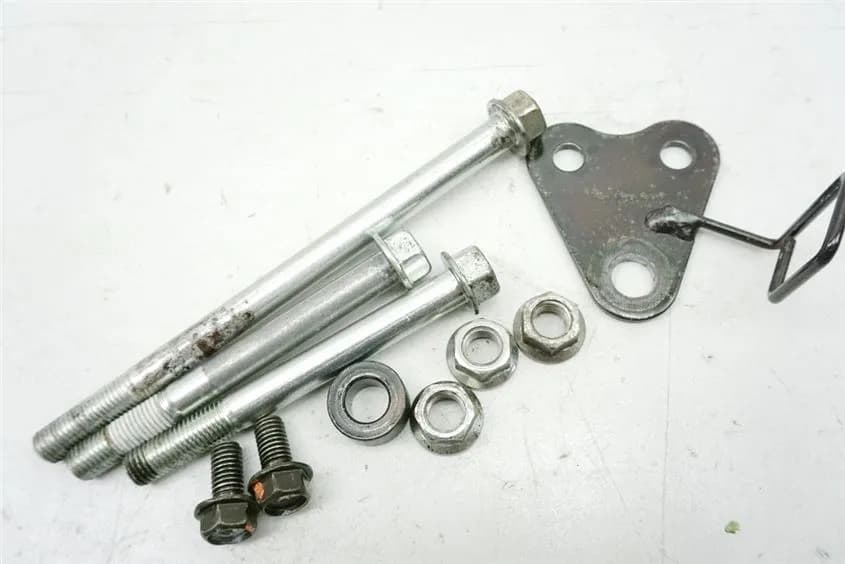 HONDA XL 125 V JC32 VARADERO HALTERUNG MOTOR ACHSE SCHRAUBEN BOLZEN