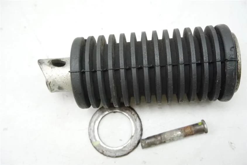 SUZUKI DR 650 SP43 B FUßRASTE SOZIUS RECHTS FOOTREST