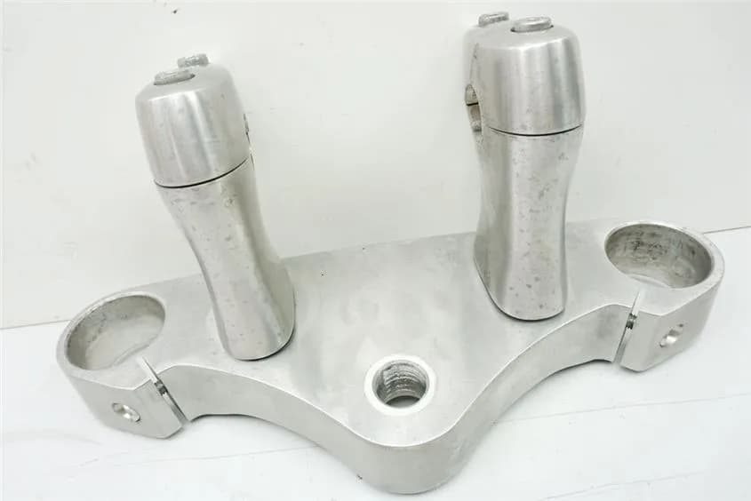 SUZUKI VLR 1800 T WVCT C 1800 R GABELBRÜCKE OBEN GABEL FORK RISER LENKERKLEMMUNG