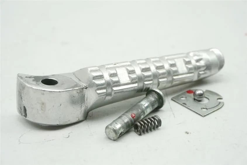 YAMAHA FZ6 N RJ07 FUßRASTE SOZIUS RECHTS FOOTREST