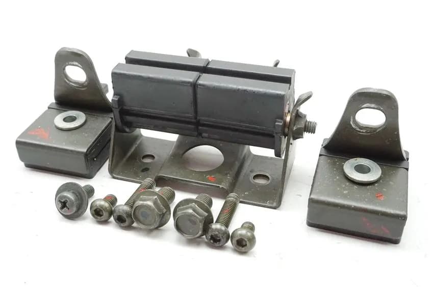 YAMAHA TDM 900 RN08 HALTERUNG TANK TANKHALTER SCHRAUBEN