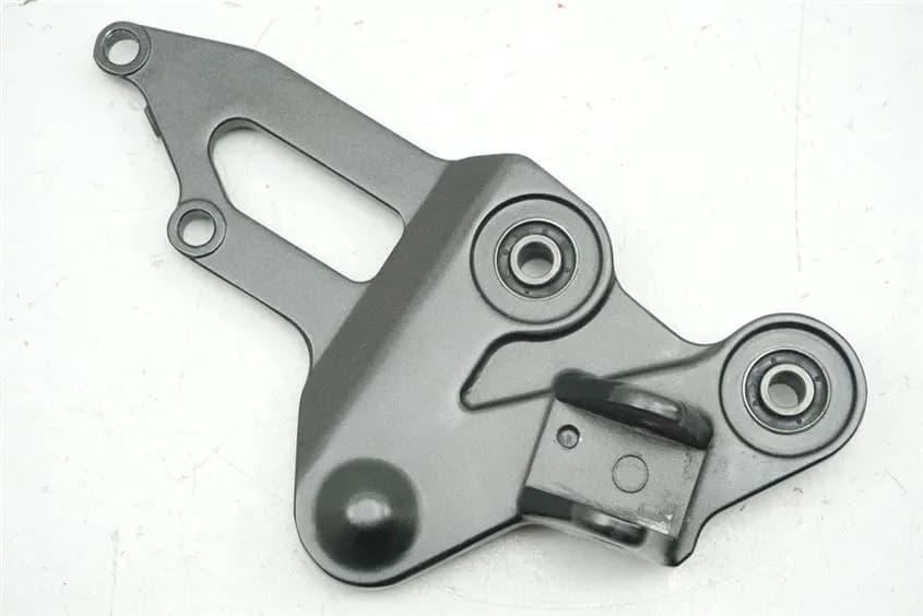 YAMAHA MT 07 TRACER 700 RM14 FUßRASTENTRÄGER FAHRER RECHTS HALTER FUßRASTE