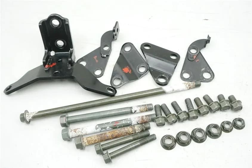 YAMAHA XV 1600 VP08 WILD STAR HALTERUNG MOTOR ACHSE SCHRAUBEN MOTORHALTER