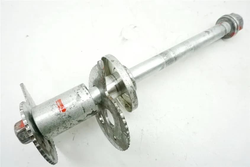 KYMCO STRYKER AF 125 STECKACHSE HINTEN ACHSE DISTANZEN KETTENSPANNER