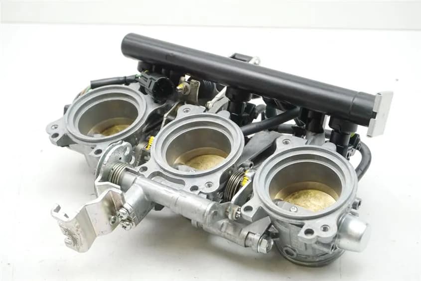 TRIUMPH STREET TRIPLE R 675 ABS L67LR EINSPRITZANLAGE INJECTION DROSSELKÖRPER