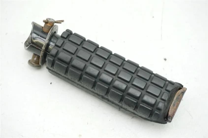 HONDA CBR 1000 SC21 FUßRASTE SOZIUS RECHTS FOOTREST