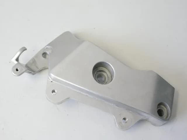 HONDA CB 600 PC34 HORNET S HALTERUNG FUßRASTENPLATTE RE