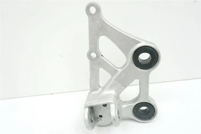 HONDA CBR 1000 SC24 FUßRASTENTRÄGER FAHRER RECHTS HALTER FUßRASTE