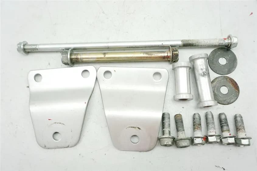 SUZUKI RF 600 GN76B MOTORHALTER HALTER MOTOR ACHSE BOLZEN HALTEPLATTE SCHRAUBEN