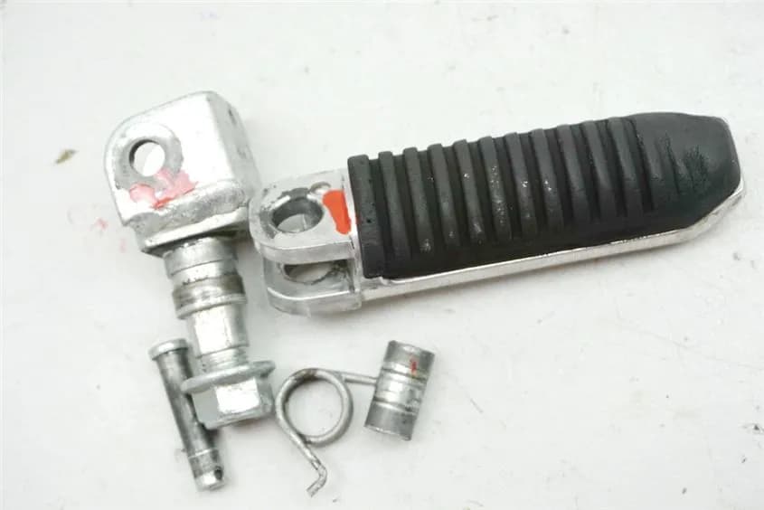 SUZUKI RF 600 GN76B FUßRASTE FAHRER RECHTS FOOTREST