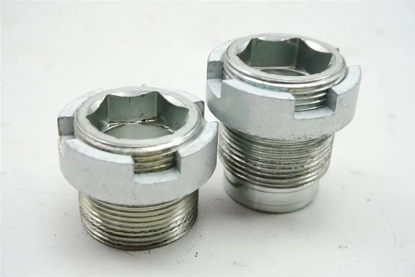 HONDA CBR 600 PC35 ZENTRIERSCHRAUBEN SCHWINGE SCHRAUBEN DISTANZEN RAHMEN