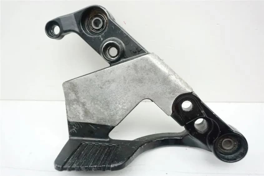 YAMAHA FZ 750 2KK FUßRASTENTRÄGER FAHRER RECHTS HALTER FUßRASTE