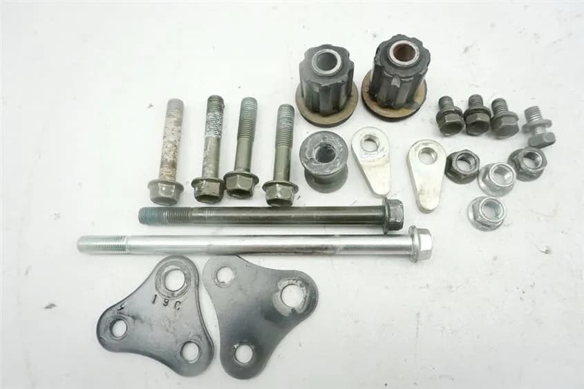 SUZUKI GSX 600 F AJ HALTER MOTOR SCHRAUBEN GUMMIS DISTANZEN MOTORHALTER