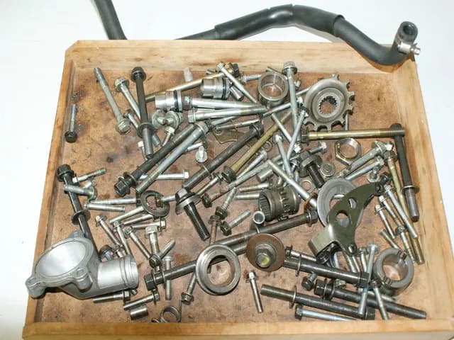 HONDA CBF 600 PC38 SCHRAUBEN KLEINTEILE MOTOR