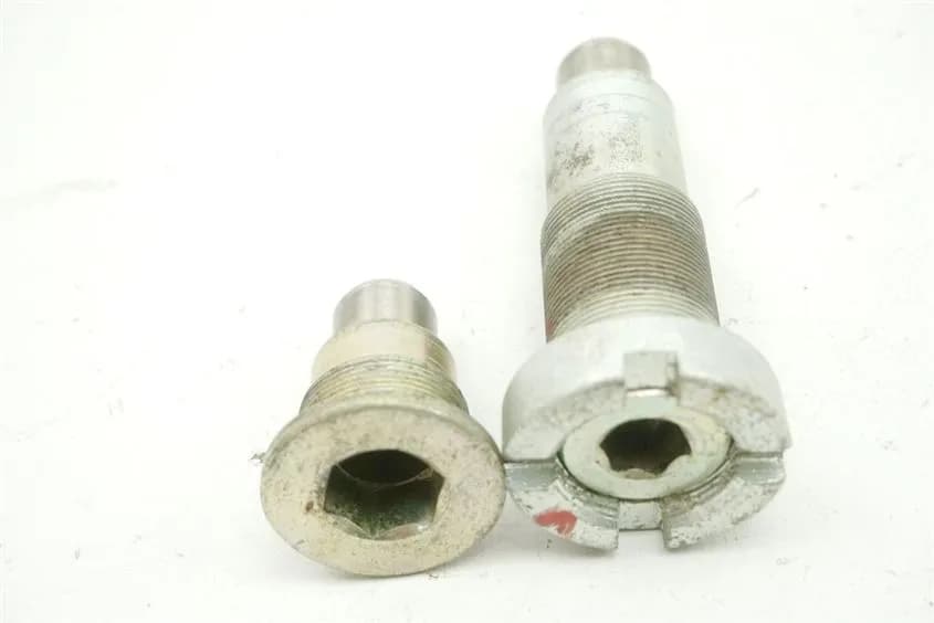 HONDA VT 500 C PC08 SCHRAUBEN SCHWINGE BOLZEN