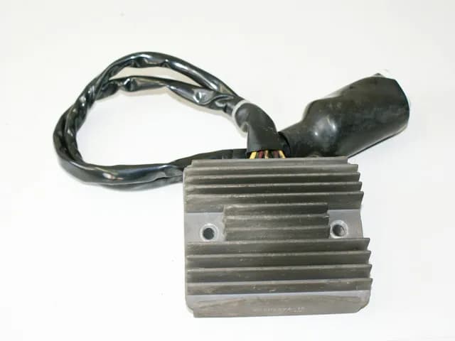 HONDA CB 900 SC48 HORNET REGLER LADEREGLER GLEICHRICHTER