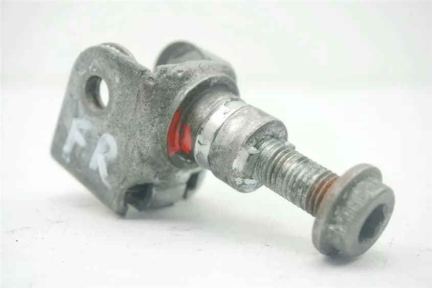 SUZUKI GSF 600 BANDIT GN77AB HALTERUNG FUßRASTE FAHRER RECHTS GELENK