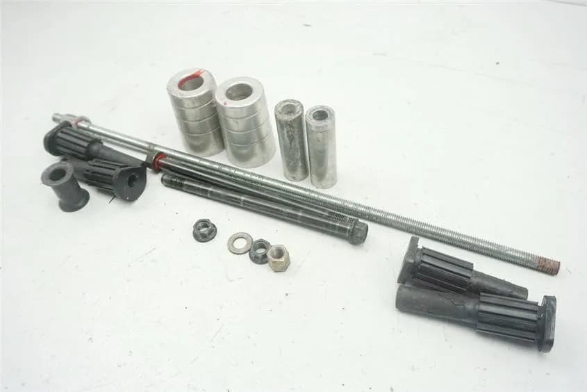 KAWASAKI ER 5 TWISTER ER500A HALTERUNG MOTOR ACHSE BOLZEN SCHRAUBEN STURZPADS