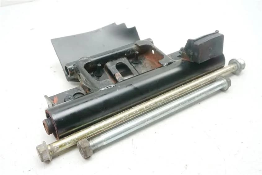 SUZUKI UH 125 CC BURGMAN K7-L3 HALTERUNG MOTOR ACHSE BOLZEN MOTORHALTER