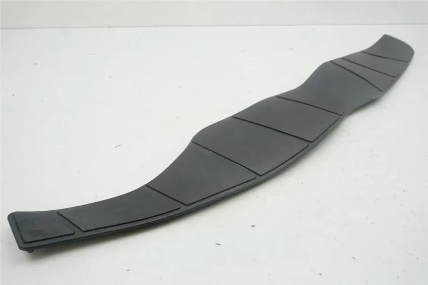 SUZUKI UH 125 CC BURGMAN K7-L3 TRITTGUMMI FAHRER LINKS ABDECKUNG COVER