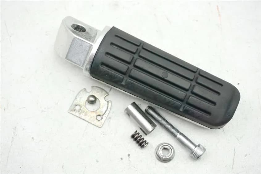 YAMAHA FZ6 S RJ14 S2 FUßRASTE SOZIUS RECHTS FOOTREST