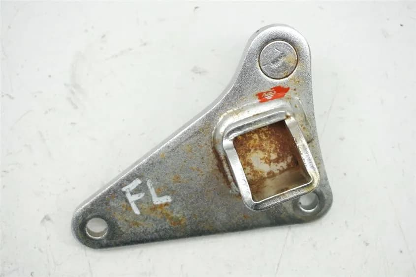 HONDA VT 125 JC29 SHADOW FUßRASTENTRÄGER FAHRER LINKS HALTER FUßRASTE