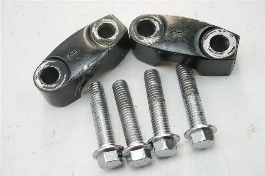 KAWASAKI ER 5 TWISTER ER500A LENKERKLEMMUNG OBEN RISER HALTER LENKER SCHRAUBEN