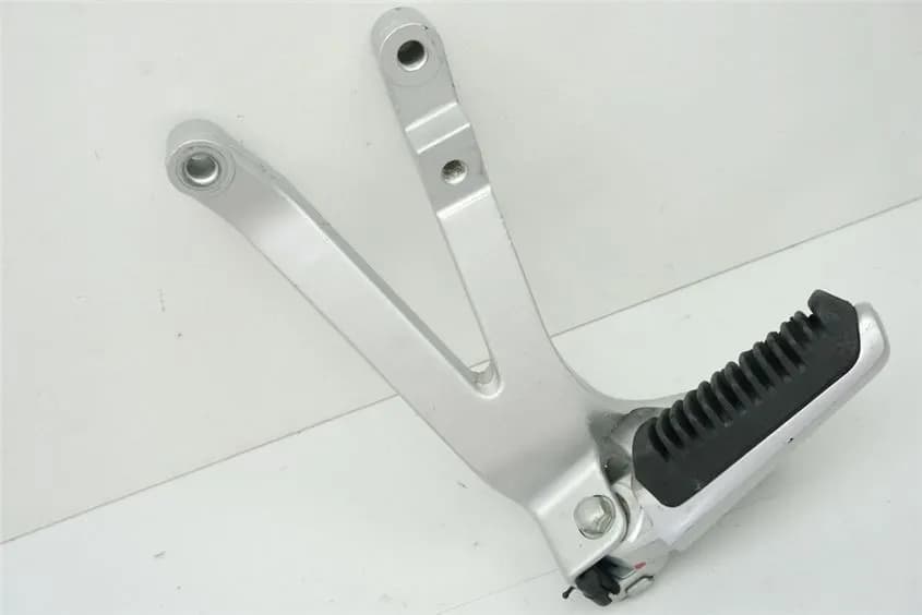 SUZUKI GSX 1100 G GV74A FUßRASTENANLAGE SOZIUS LINKS HALTER FUßRASTE