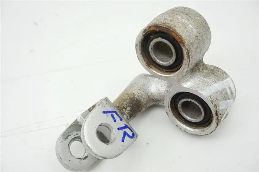 SUZUKI GSX 1100 G GV74A FUßRASTENTRÄGER FAHRER RECHTS HALTER FUßRASTE