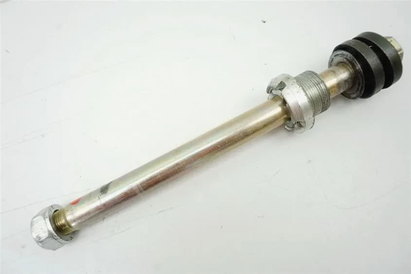 SUZUKI GSX 1100 G GV74A SCHWINGACHSE ACHSE SCHWINGE DISTANZHÜLSE