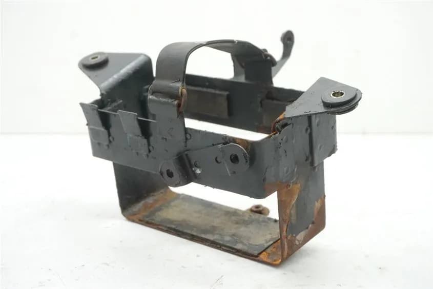 SUZUKI GSX 1100 G GV74A BATTERIEKASTEN BATTERIEFACH HALTER