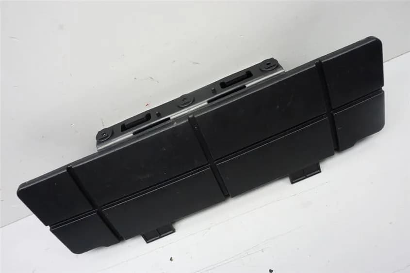 SUZUKI AN 400 WVAU BURGMAN WERKZEUGKASTEN WERKZEUGFACH HALTER WERKZEUG