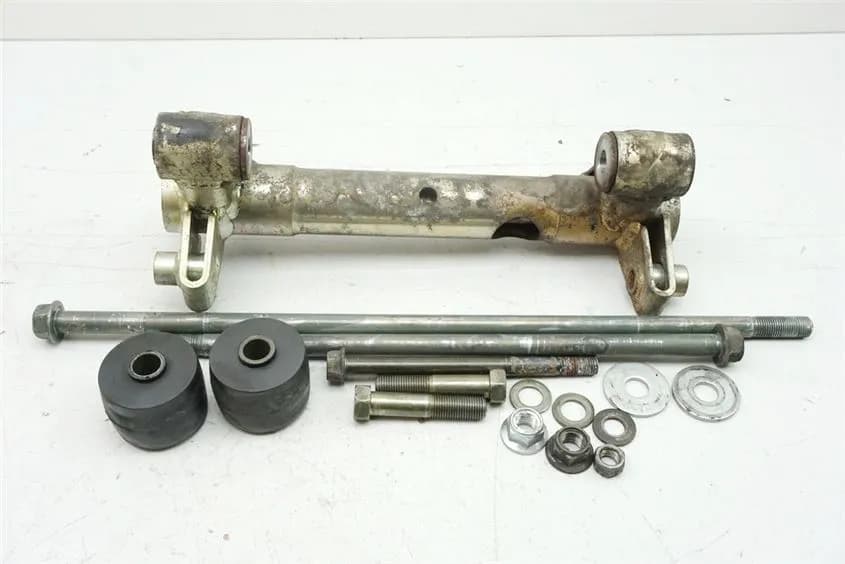 SUZUKI AN 400 WVAU BURGMAN HALTERUNG MOTOR ACHSE SCHRAUBEN BOLZEN MOTORHALTER