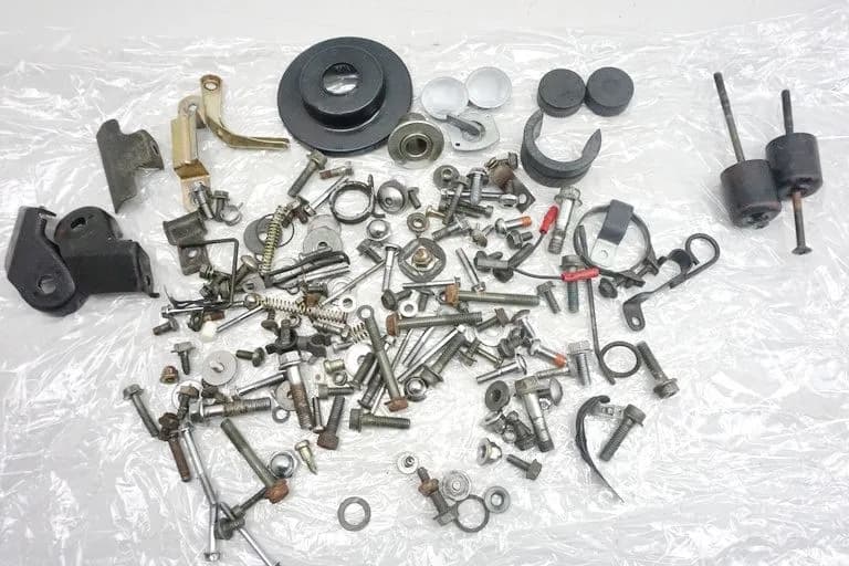 SUZUKI GZ 125 MARAUDER SCHRAUBEN & KLEINTEILE