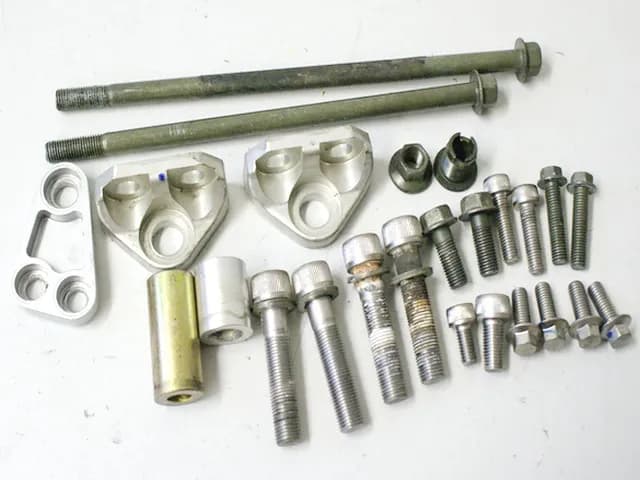 YAMAHA FJR 1300 RP04 HALTERUNG HALTER MOTOR ACHSE