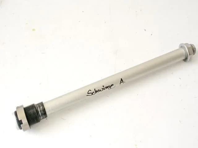 KAWASAKI ZX-6R ZX600R SCHWINGACHSE ACHSE SCHWINGE