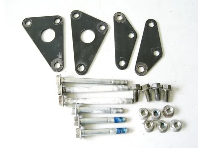 SUZUKI VL 125 WVA4 INTRUDER HALTERUNG MOTOR ACHSE