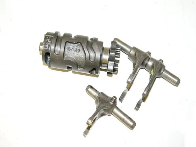 YAMAHA XT 125 X SCHALTWALZE SCHALTKLAUEN SCHALTGABELN