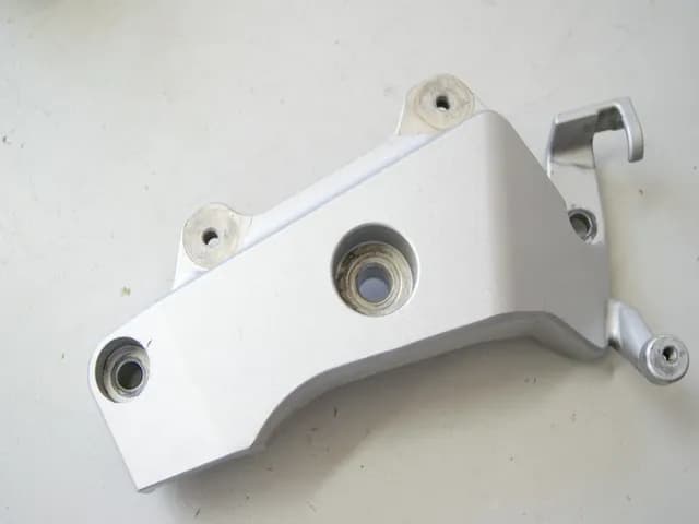 HONDA CB 600 PC36 HORNET GRUNDPLATTE FUßRASTENTRÄGER RECHTS