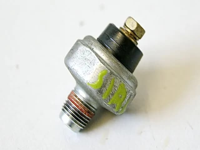 SUZUKI GSX-R 600 WVBG ÖLDRUCKSCHALTER